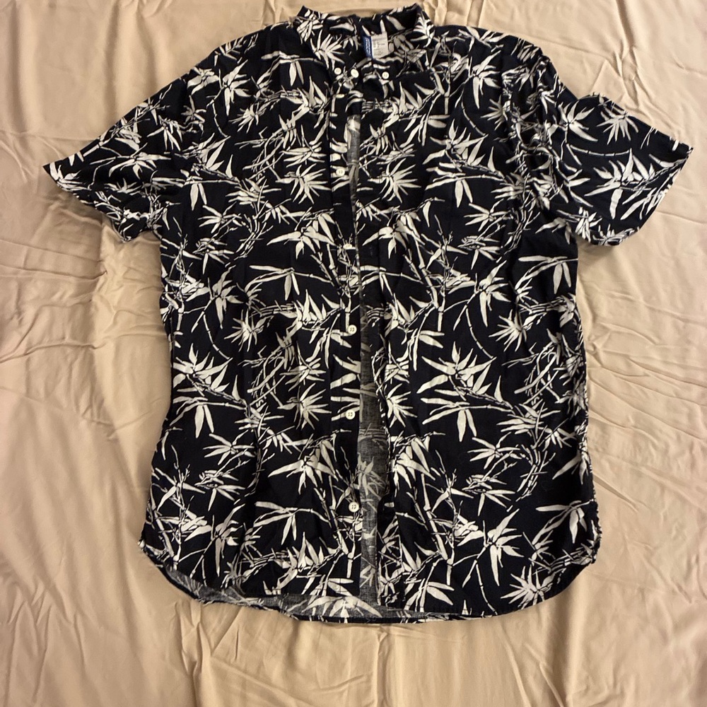H&M Black and White Bamboo Leaf Button Up Print Shirt - Picture 3 of 7